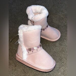 NWOT ‘Oopsie Doopsie’ Youth Toddler size 6 Pink Hearts Faux Fur Boots